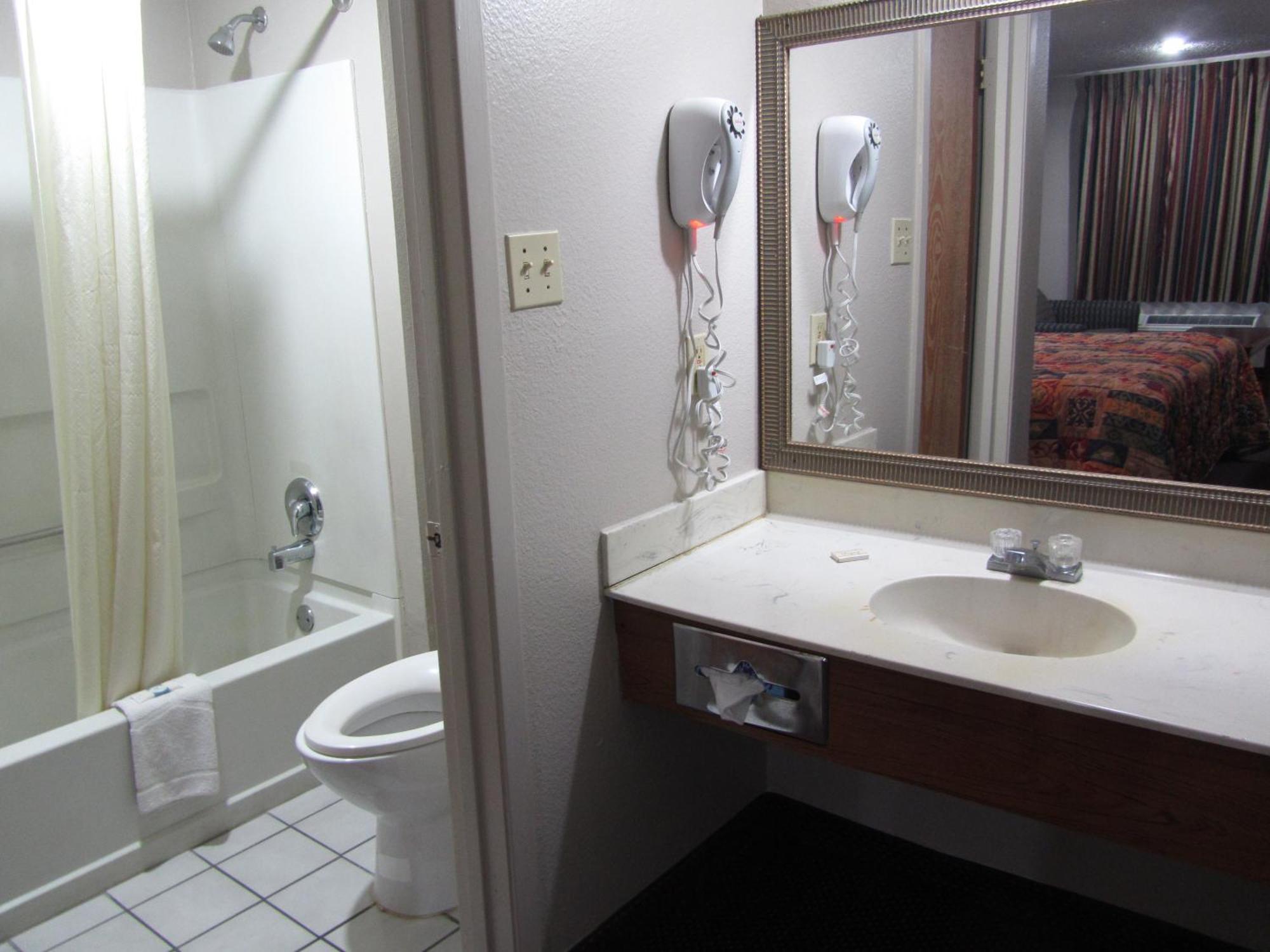 Hallmark Inn And Suites San Antonio Room photo